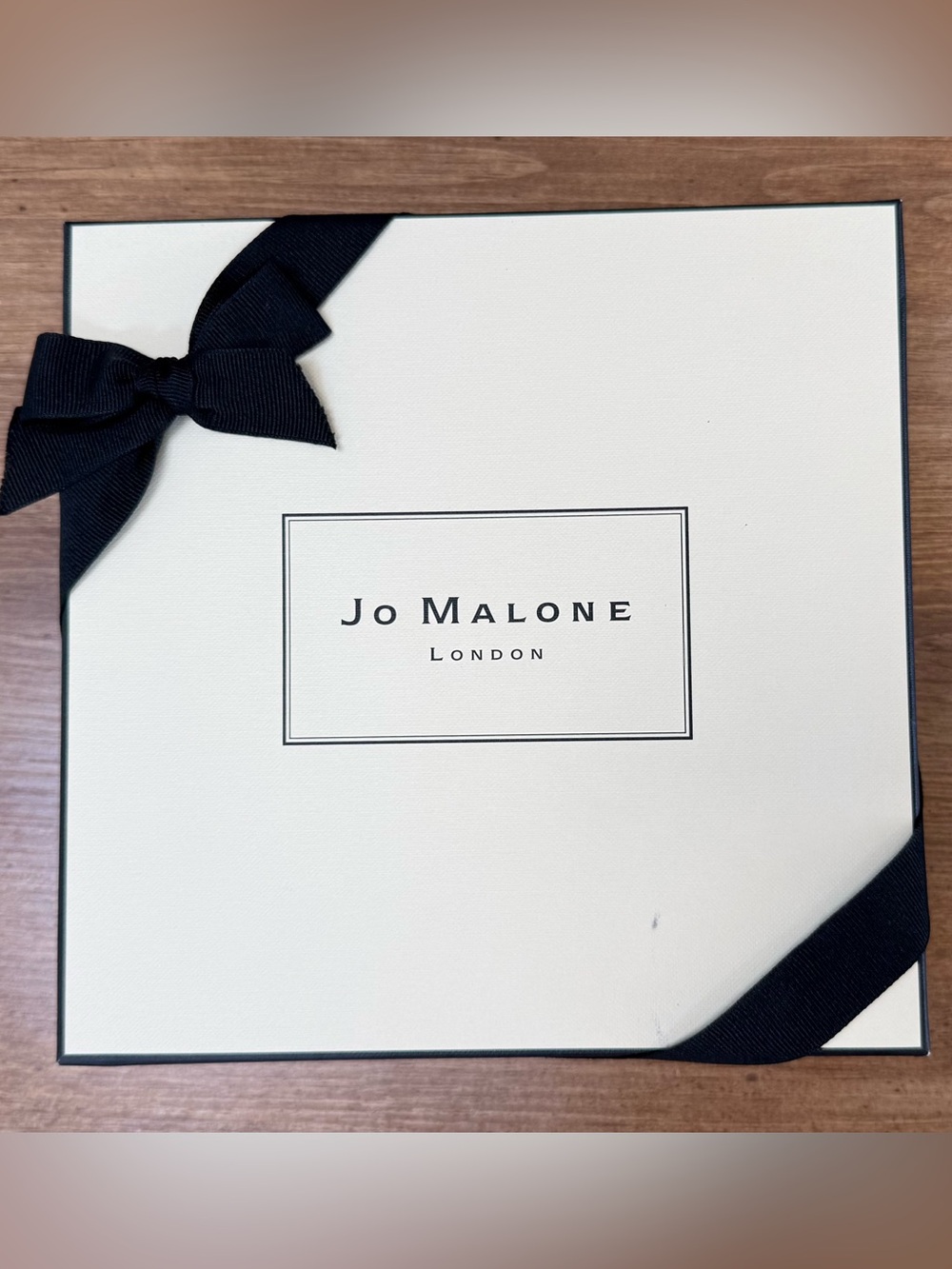 Jo Malone 8X8X3.5 Gift Box withTissue. Small smudge on lid as pictured.